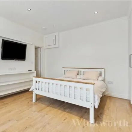 Image 2 - Forest Hill, Waldram Crescent, London, SE23 3LW, United Kingdom - Loft for rent