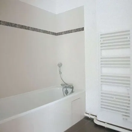 Image 7 - Rue Charles Corbeau, 27000 Évreux, France - Apartment for rent