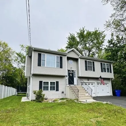 Rent this 3 bed house on 470 Nott Street in Wethersfield, CT 06109