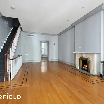 Rent this 5 bed townhouse on 550 East 87th Street in New York, NY 10028