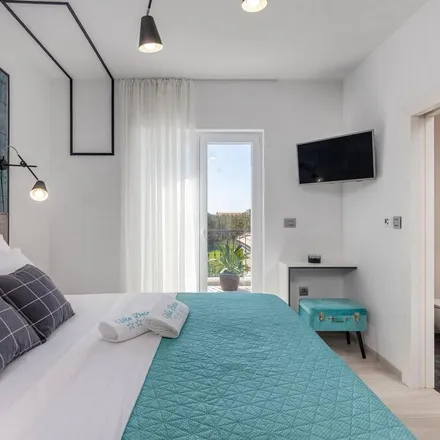 Rent this 3 bed house on 23206 Općina Sukošan