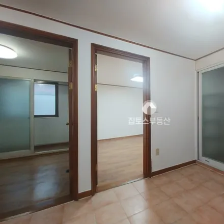 Rent this 2 bed apartment on 서울특별시 강남구 대치동 915-15