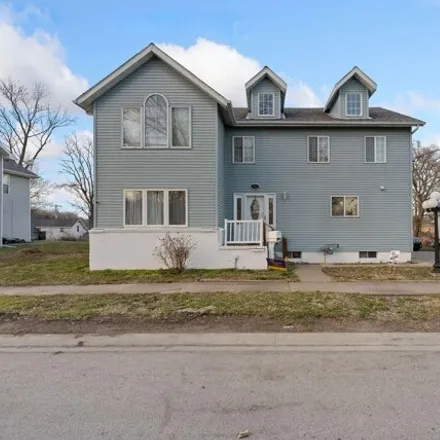 Buy this 4 bed house on 1177 Dale Street in Muscatine, IA 52761