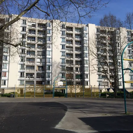 Rent this 3 bed apartment on 54 Avenue de la Liberté in 94700 Maisons-Alfort, France
