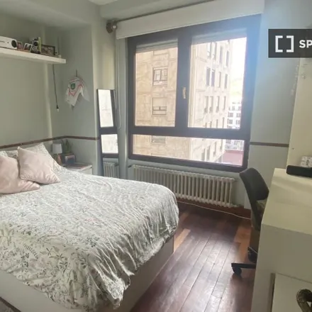 Rent this 5 bed room on Zabalburu dorreak in Calle Pablo Picasso / Pablo Picasso kalea, 48008 Bilbao