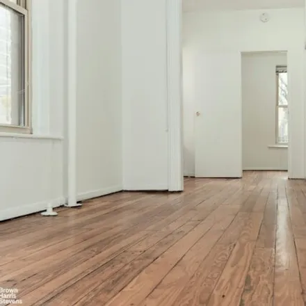 Rent this 1 bed condo on 246 East 53rd Street in New York, NY 10022