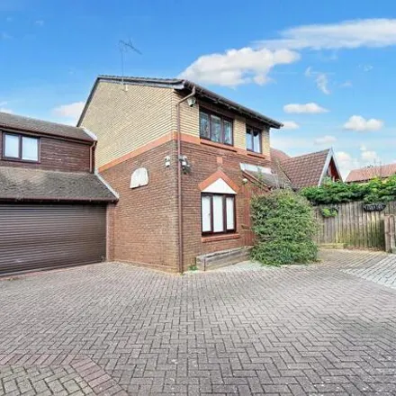 Buy this 4 bed house on Cadman Square in Bletchley, MK5 7DN