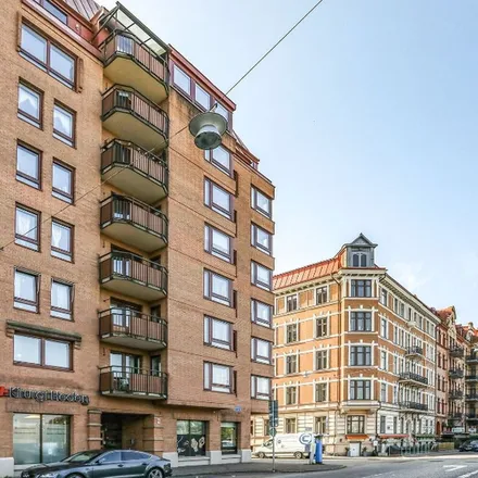 Rent this 2 bed apartment on Hedens Beauty Center in Engelbrektsgatan, 412 53 Gothenburg