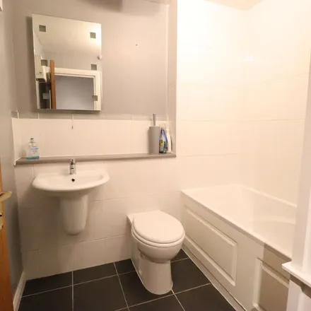 Image 4 - Wayletts, Southend-on-Sea, SS9 4SJ, United Kingdom - Apartment for rent