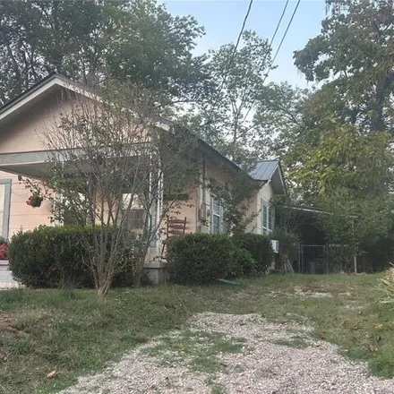 Buy this 3 bed house on 1431 Spring Street in Poplar Bluff, MO 63901