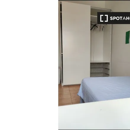 Rent this 3 bed room on Calle Jiménez Aranda in 6B, 41018 Seville