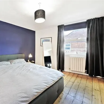 Image 5 - 39 Hanson Close, London, SW12 9PP, United Kingdom - Apartment for sale