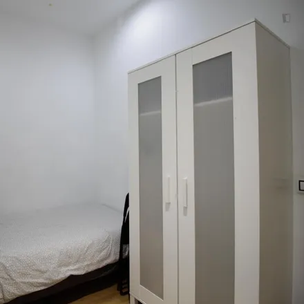 Rent this 2 bed room on Hostal Díaz in Calle de Atocha, 51