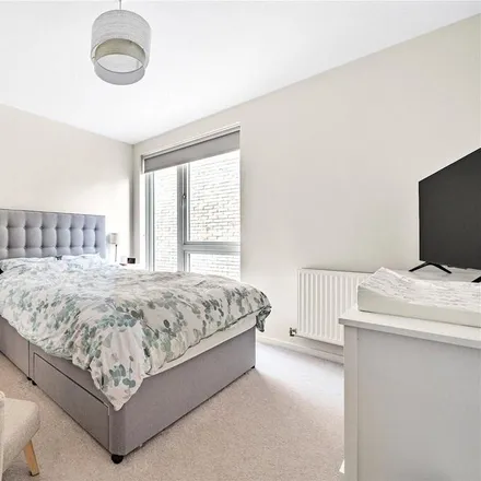 Image 5 - Dollis Valley Drive, London, EN5 2FW, United Kingdom - Apartment for rent