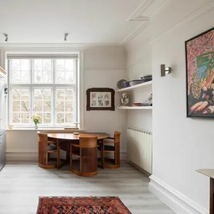 Image 4 - 40-121 Bedford Court Mansions, Bedford Avenue, London, WC1B 3AS, United Kingdom - Apartment for sale