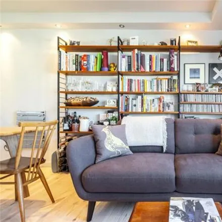 Image 3 - 38 Regent's Park Road, Primrose Hill, London, NW1 7SY, United Kingdom - Apartment for sale