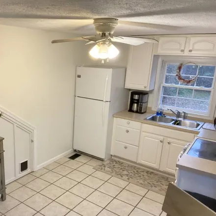 Rent this 2 bed apartment on Middletown