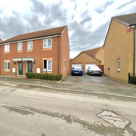 Buy this 3 bed duplex on Dandelion Drive in Whittlesey, PE7 2FH