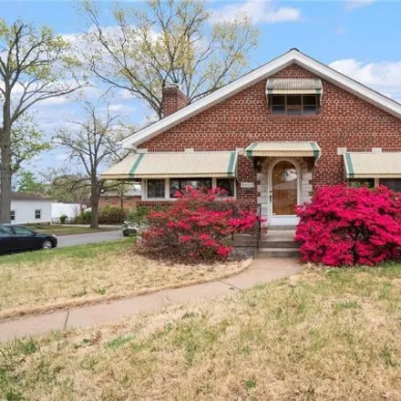 Buy this 2 bed house on 3931 Regal Place in St. Louis, MO 63109