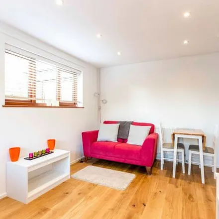 Rent this 1 bed apartment on 11 Brackyn Road in Cambridge, CB1 3PQ