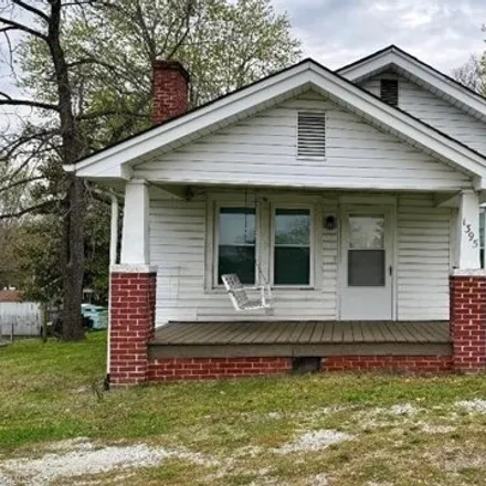 Image 4 - East Pine Street, Flat Rock, Surry County, NC 27030, USA - House for sale