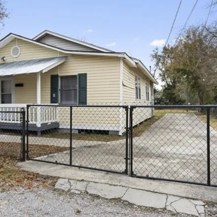 Buy this 3 bed house on 2229 32nd Street in Gulfport, MS 39501
