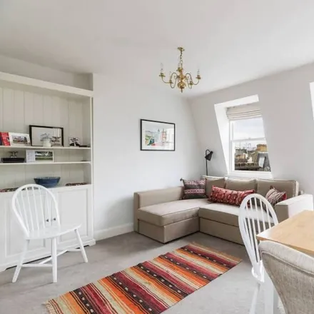 Rent this 1 bed townhouse on London