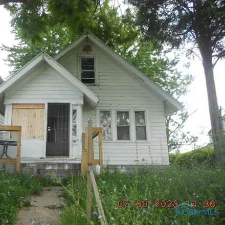 Buy this 3 bed house on 1696 Denver Avenue in Toledo, OH 43605