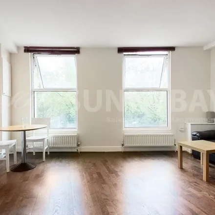 Rent this 2 bed apartment on Gems in Falcon Road, London