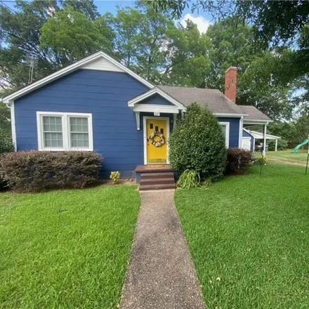 Buy this 3 bed house on 2935 Holly Street in Tuscaloosa, AL 35401