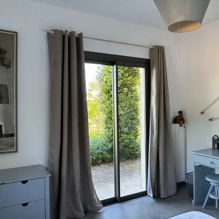 Rent this 2 bed apartment on Route de Nice in 06740 Châteauneuf-Grasse, France