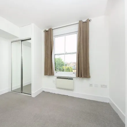 Image 3 - The University of West London, The Park, London, W5 5NF, United Kingdom - Apartment for rent