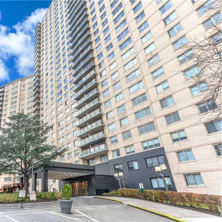 Rent this 3 bed apartment on 3140 Netherland Avenue in New York, NY 10463