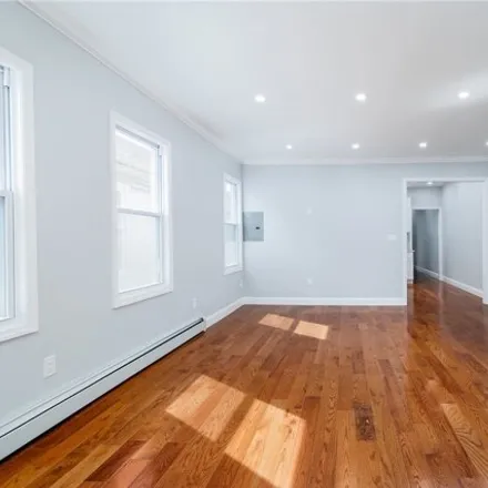 Image 3 - 702 Linden Boulevard, New York, NY 11203, USA - House for sale
