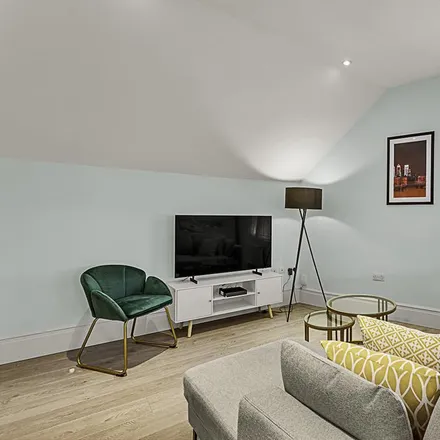 Image 4 - John D Wood & Co, 47 Balham Hill, London, SW12 9DR, United Kingdom - Apartment for rent