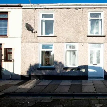 Rent this 2 bed townhouse on High Street in Bedlinog, CF46 6RP
