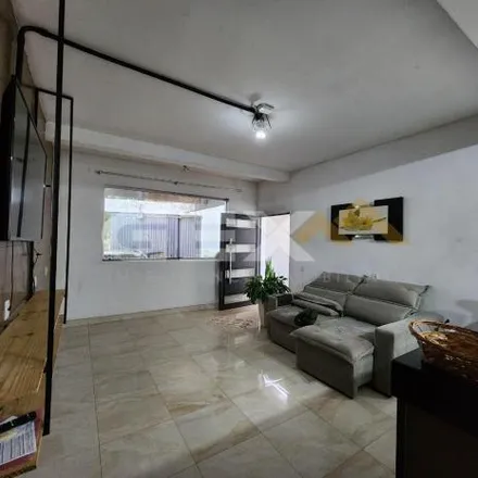 Buy this 3 bed house on Rua Rosa Viterbo Gontijo in Divinópolis - MG, 35500-000