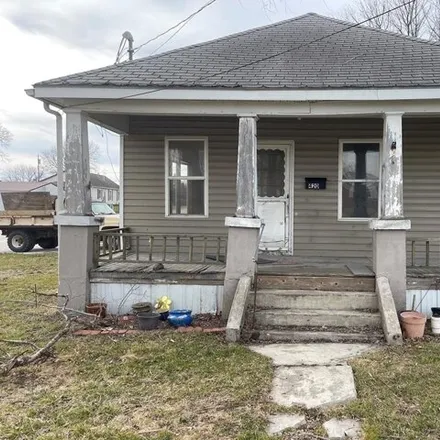 Buy this 3 bed house on 1025 Olive Street in Chillicothe, MO 64601