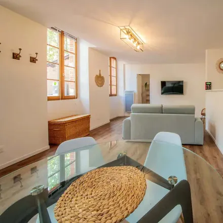 Rent this 1 bed apartment on 94 Place d'Hautpoul in 81600 Gaillac, France