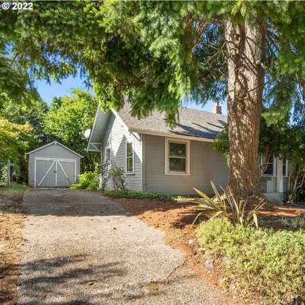 Buy this 2 bed house on 2735 Southeast 50th Avenue in Portland, OR 97206