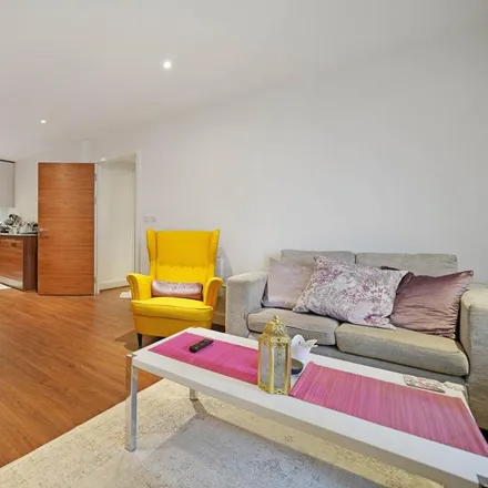 Rent this 3 bed apartment on Ashfield Road in London, W3 7JJ