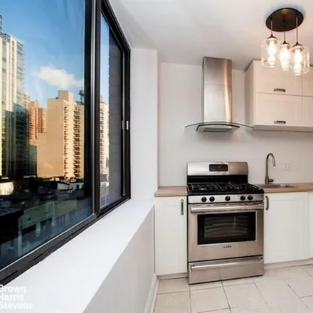 Image 3 - 300 EAST 90TH STREET 9B in New York - Apartment for sale