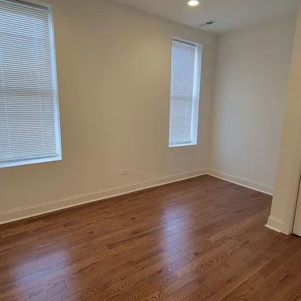 Rent this 1 bed apartment on 928 West Belmont Avenue in Chicago, IL 60657