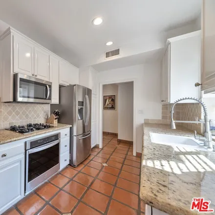 Image 6 - 640 North Sweetzer Avenue, Los Angeles, CA 90048, USA - Townhouse for sale