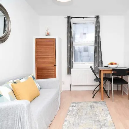 Image 2 - London, N7 7BP, United Kingdom - Apartment for rent