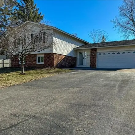 Image 1 - 1091 Mercury Drive West, Shoreview, MN 55126, USA - House for sale
