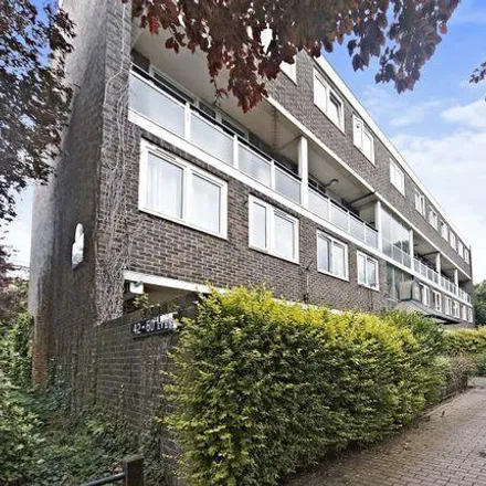 Image 2 - Barringer Square 42-60 (Even), Barringer Square, London, SW17 8EF, United Kingdom - Apartment for rent