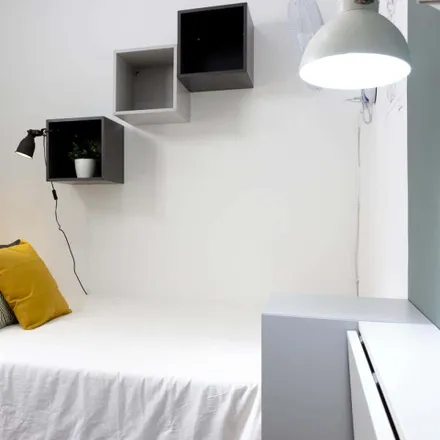 Rent this 5 bed room on Carrer Gran de Gràcia in 241, 08012 Barcelona