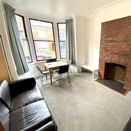 Rent this 5 bed townhouse on Rossington Road in Sheffield, S11 8RS