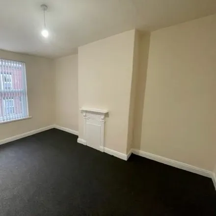 Image 7 - Back St Ives Mount, Leeds, LS12 3RR, United Kingdom - Townhouse for rent